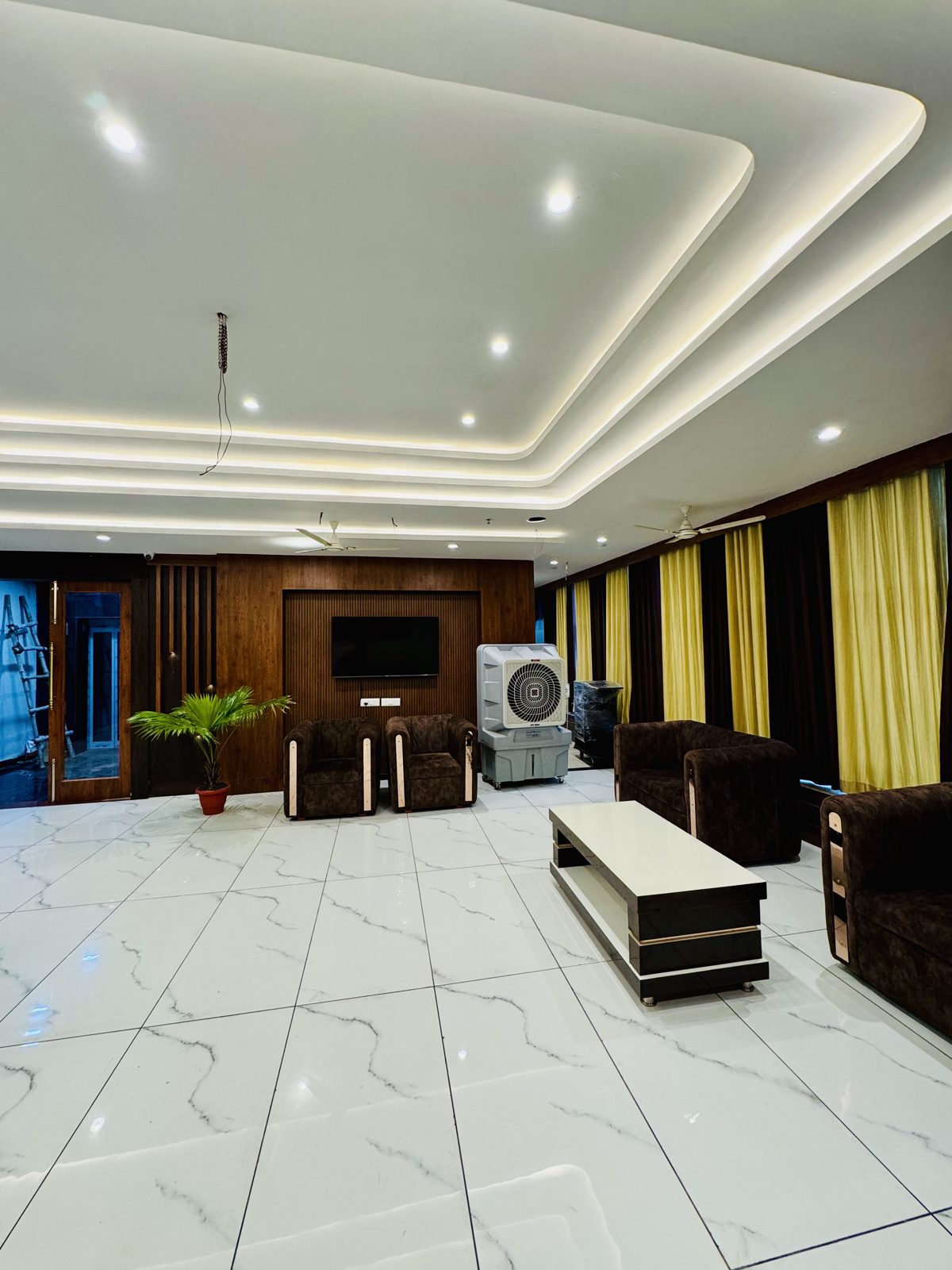 Hotel Ellora Inn interiors photo 4