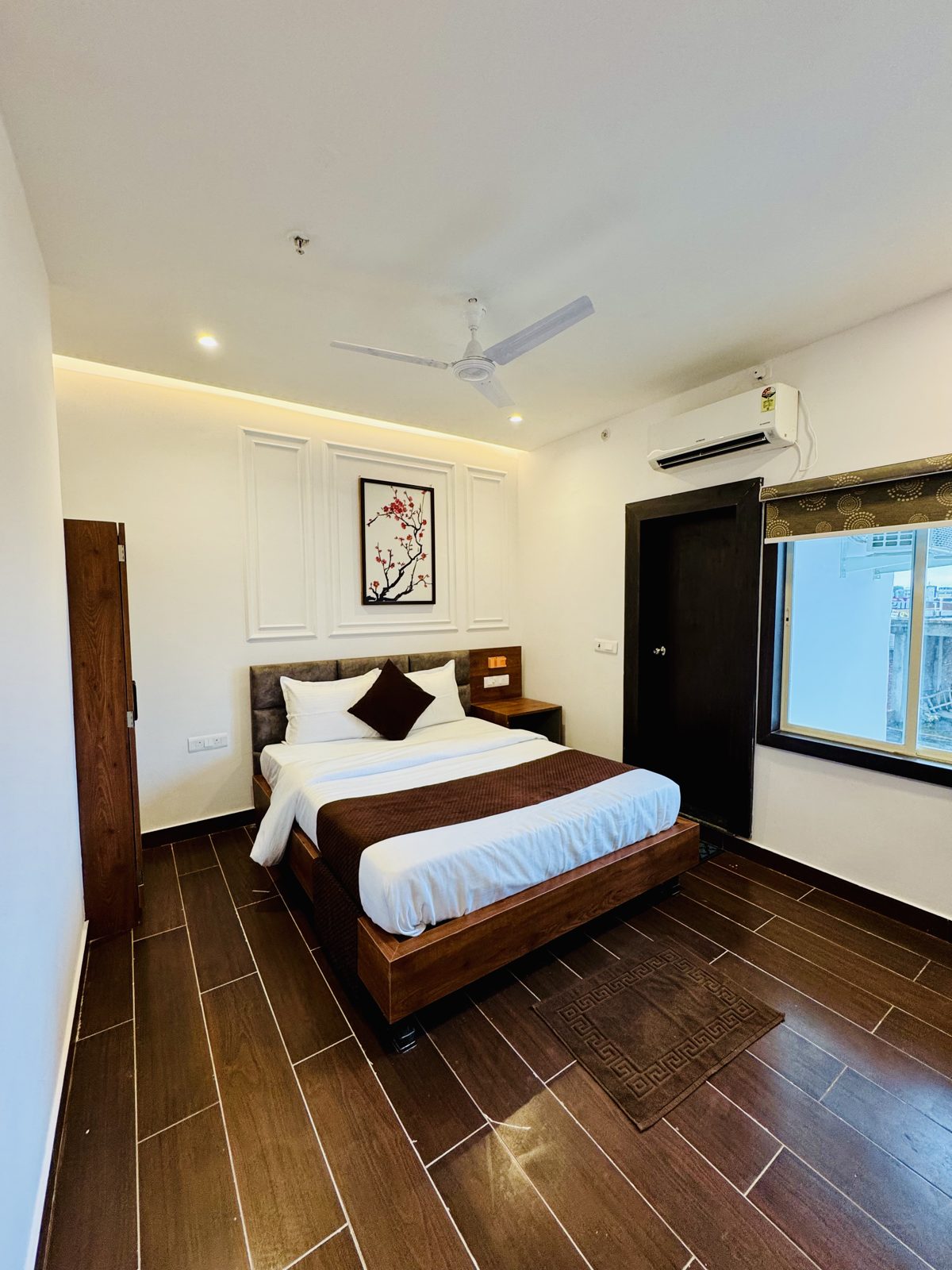Luxury Room at Hotel Ellora Inn, Sultanpur